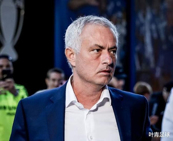 欧冠感东说念主画面: 穆帅重返蓝桥 4万东说念主大呼! 87岁老同事站立