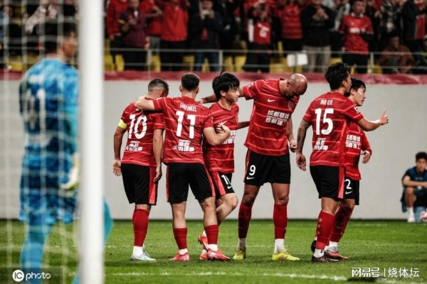 中超：成齐蓉城3-1降服梅州！仍过期榜首2分，杨明洋、罗慕洛破门