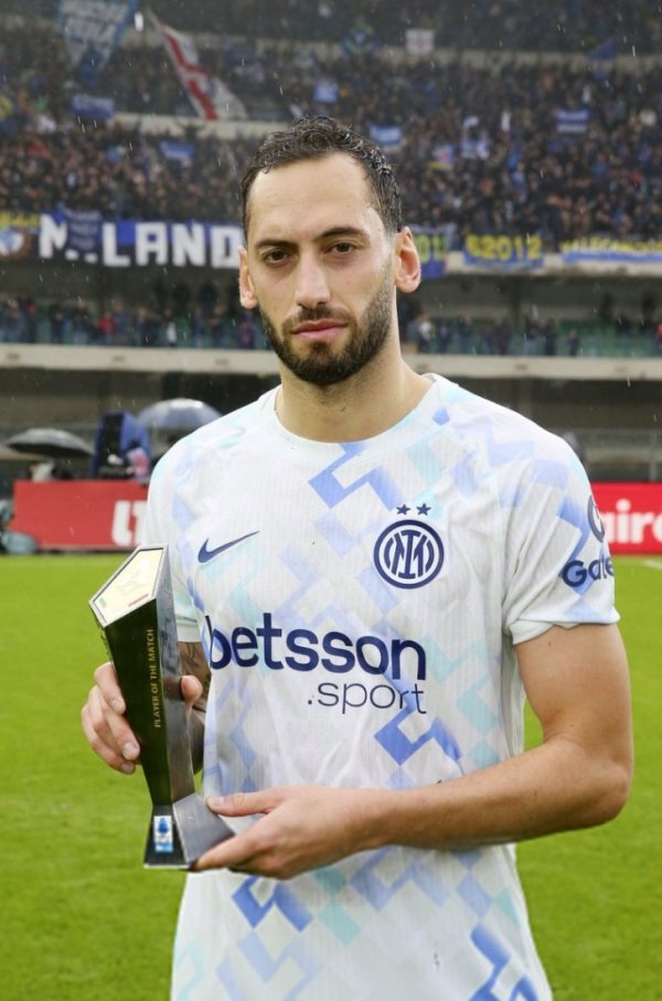 送出精彩助攻！官方：恰尔汗奥卢当选国米2-1维罗纳全场最好