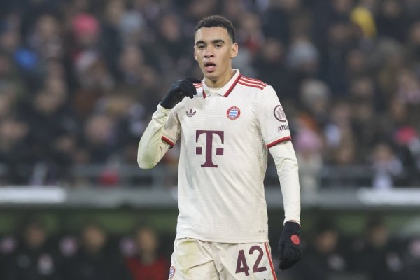 法尔克：穆西亚拉12月或来岁1月复出尚未详情，拜仁不会施加压力