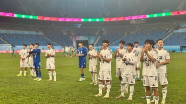 全运会足球方式男人U20组8强战，上海U20队3比2征服新疆U20队
