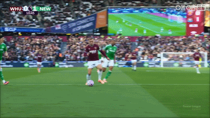 佳夫犯规送点, 经VAR介入后主裁阐发佳夫触球, 点球取消