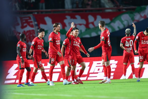 博主：河南队飞抵曼谷，开启备战联赛末轮与足协杯决赛的外洋集训