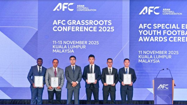 祝愿，足协保举的谭杰、青苗联赛获亚足联草根足球特等孝顺奖