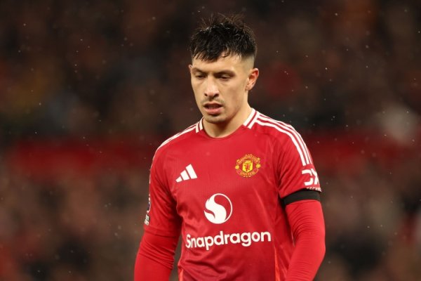 记者：利桑德罗对阵埃弗顿有望追溯曼联大名单