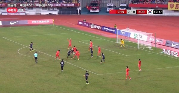 莫得点球！韩国U22球员禁区内倒地，主裁温顺判罚莫得犯规