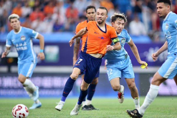 媒体东说念主：中超只须转向跨年度制，才能确切融入寰宇足球体系